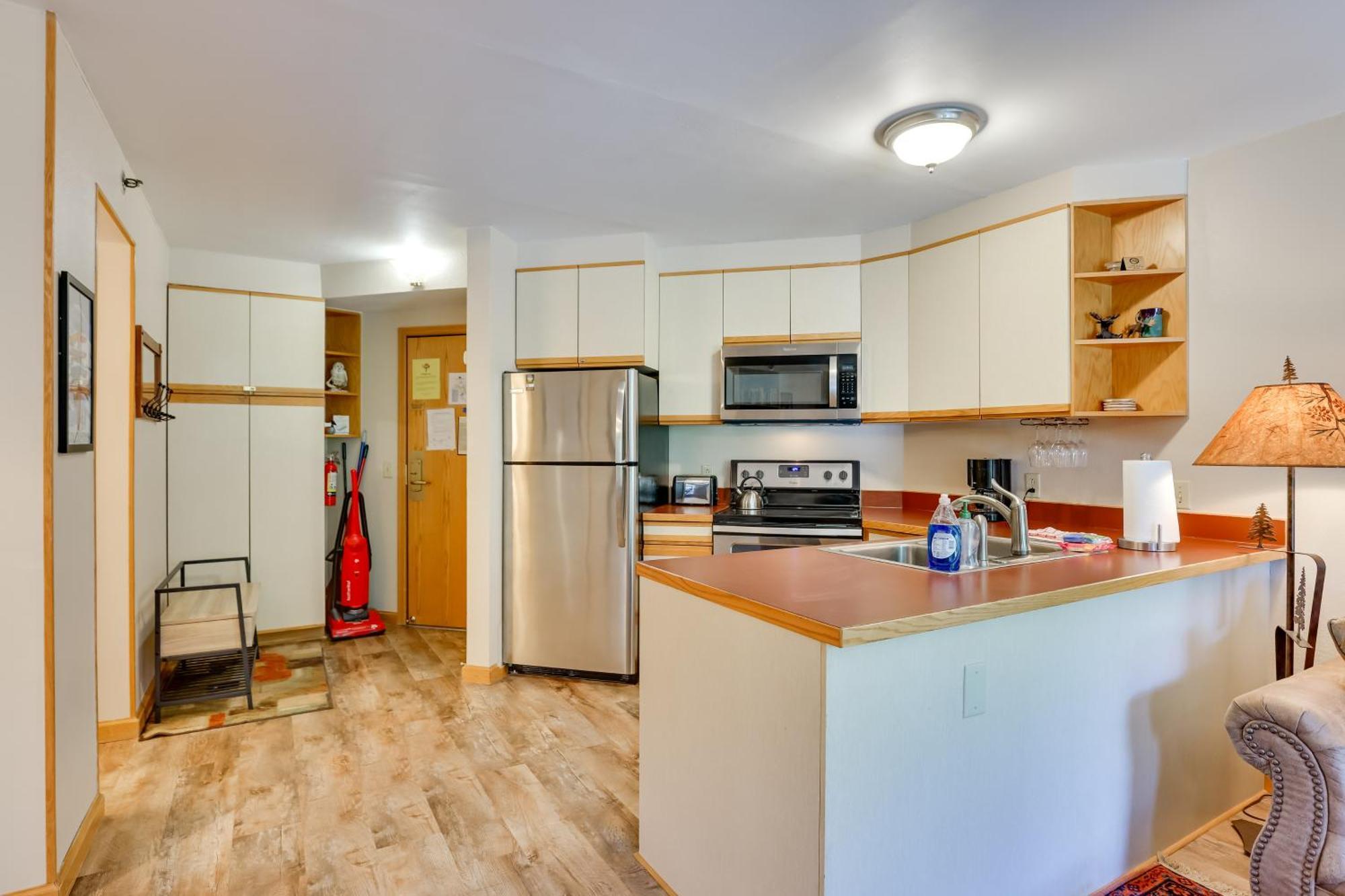 Ski-Inandski-Out Retreat With Iron Horse Pool Access! Уинтър Парк Екстериор снимка